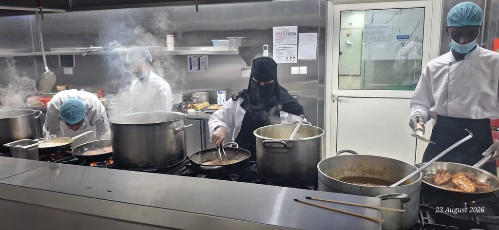 بأيدي سعودية شابة.. متدربو «فهم» يتألقون في الاختبارات النهائية لفنون الطهي