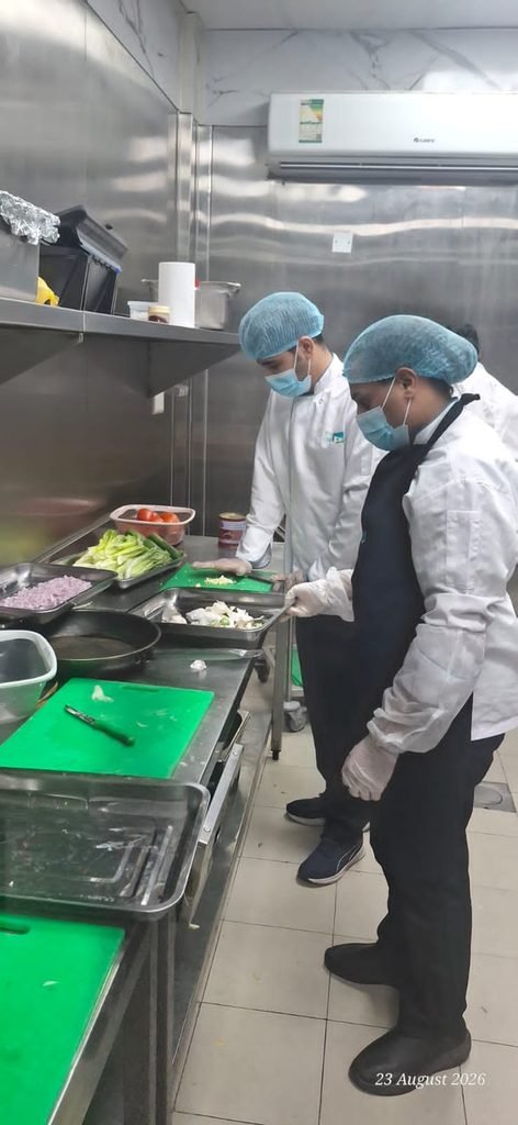 بأيدي سعودية شابة.. متدربو «فهم» يتألقون في الاختبارات النهائية لفنون الطهي
