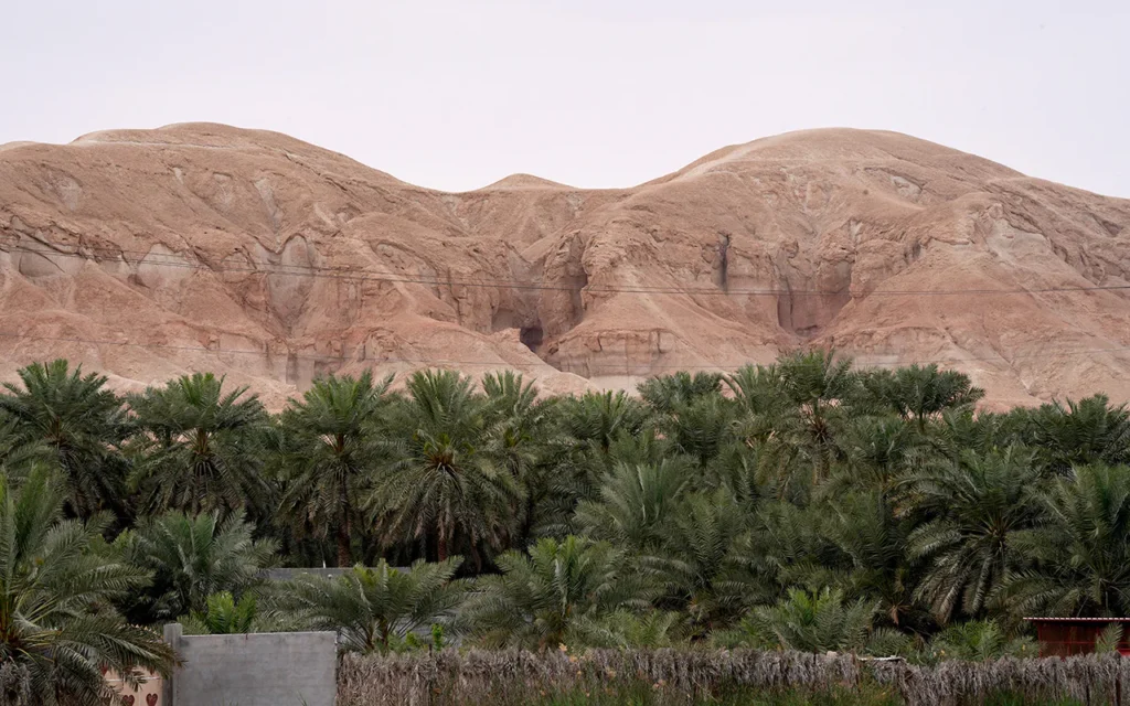 ليس في الجنوب فقط.. الشرق السعودي يضم 10 جبال لا يعرفها الكثير.. شاهد التفاصيل
