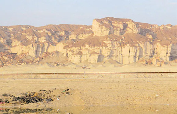 ليس في الجنوب فقط.. الشرق السعودي يضم 10 جبال لا يعرفها الكثير.. شاهد التفاصيل